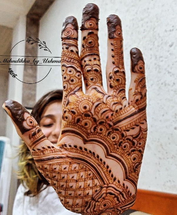 Smukt Designer Mehndi Design