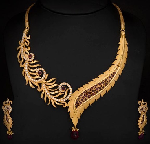 A legújabb tervező Ruby Leaf nyaklánc arany színben