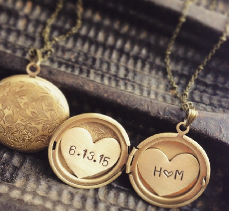 Par Golden Locket og kæde