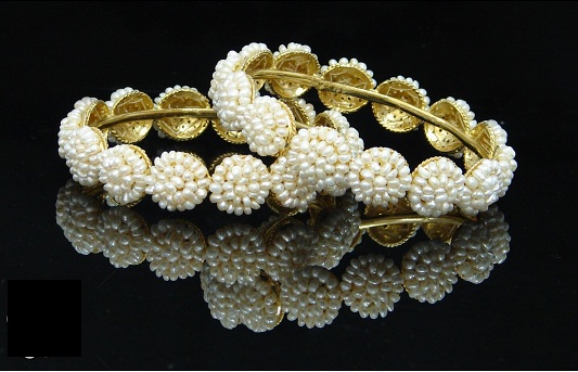 Traditionelt Pearl Bangle Design