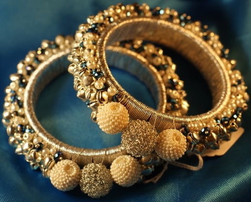 Ghungroo og Pearl Bangles