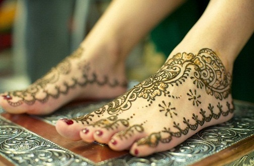 Khafif mehndi Designs for Legs