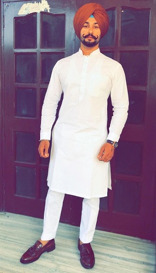 Hvid Punjabi Kurta pyjama med turban