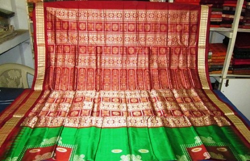 A doboz Bomkai Sari