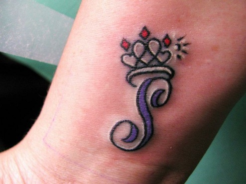 Personlig dronning håndled tatovering design