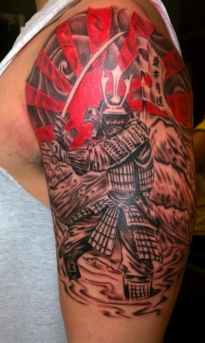 Samurai -tatovering med sol og Fuji -bjerg