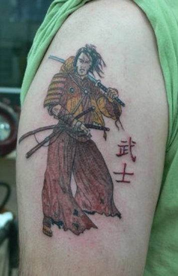 Japansk Samurai Kanji -tatovering på armen