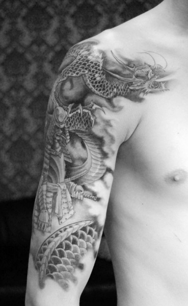 Japansk drage og samurai -tatovering
