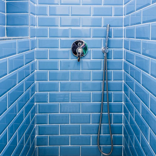 Blå badeværelsesvægfliser