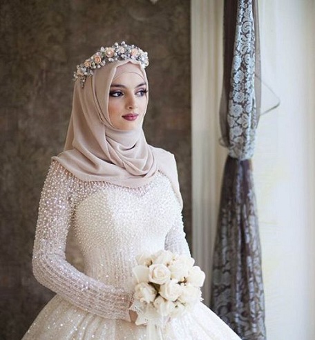 Hidzsáb esküvői ruha