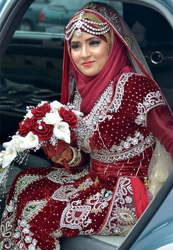 Ázsiai stílusú esküvői hidzsáb