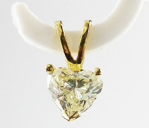 Valódi szív alakú egyetlen gyémánt medál
