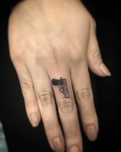 Fingerpistol tatoveringsdesign