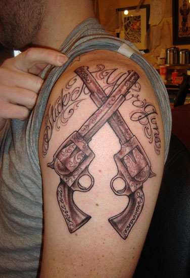 Bedste pistol tatoveringsdesign med billeder 3