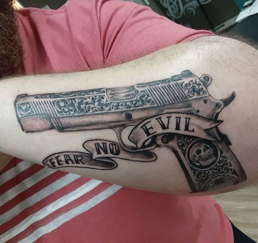 A legjobb fegyvertetováló minták képekkel 8
