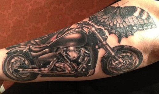 Csodálatos motorkerékpár tetoválás