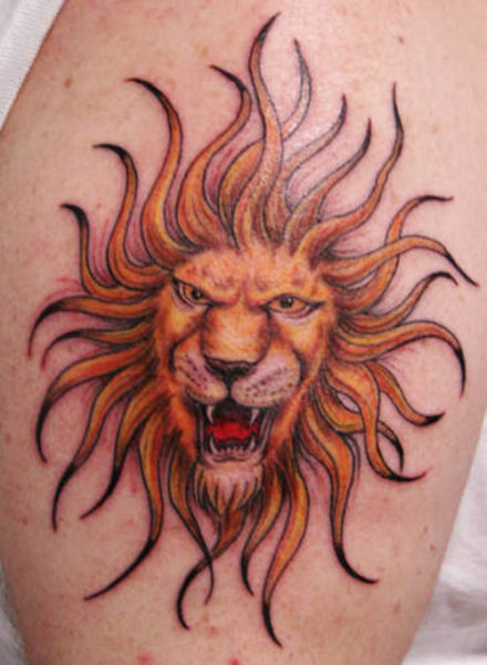 Sun Lion Face Tattoo Design på låret