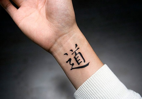 Kinesiske tatoveringer på håndleddet