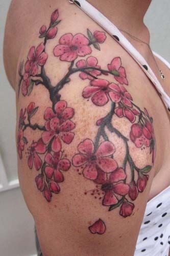 Cseresznyevirágfa karszalag tetoválás
