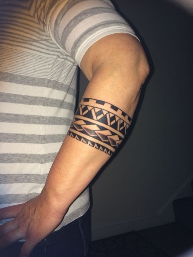 Polinéz karszalag tetoválás