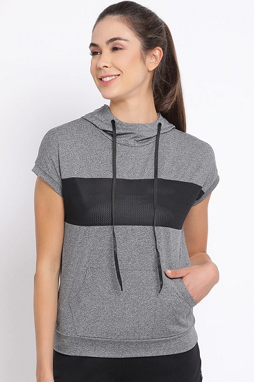 Designer T -shirt med hætte og hætte