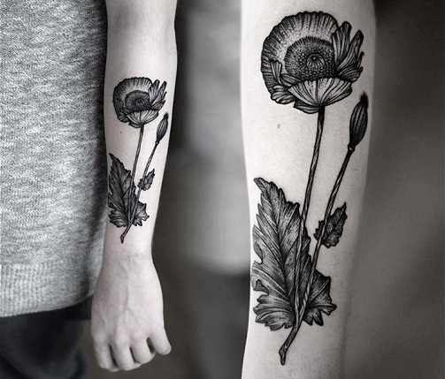 Pöttyös virág tetoválás