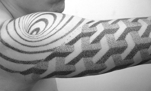 Abstractdot tatovering