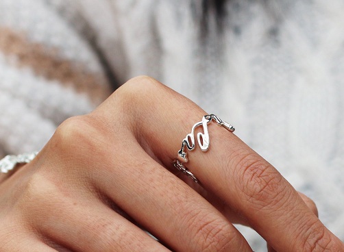 Personlig navne ring gave til hende
