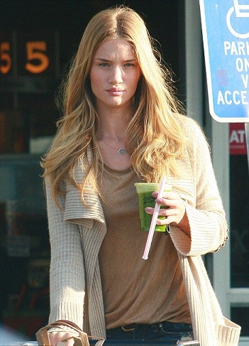 Rosie Huntington Whiteley smink nélkül3