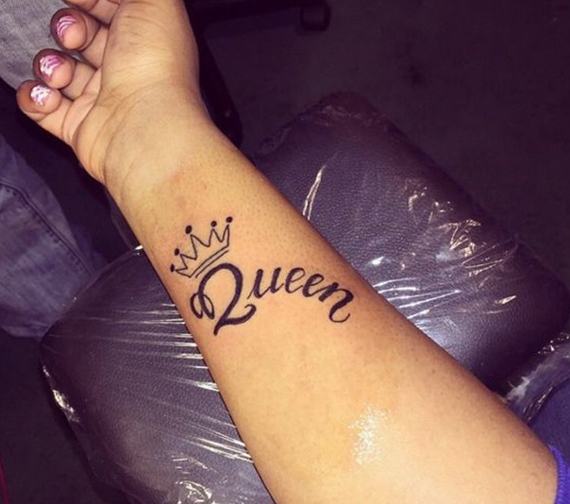 Queen tetoválás a karon