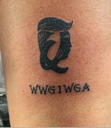 Egyedülálló Q betűs tetoválástervezés