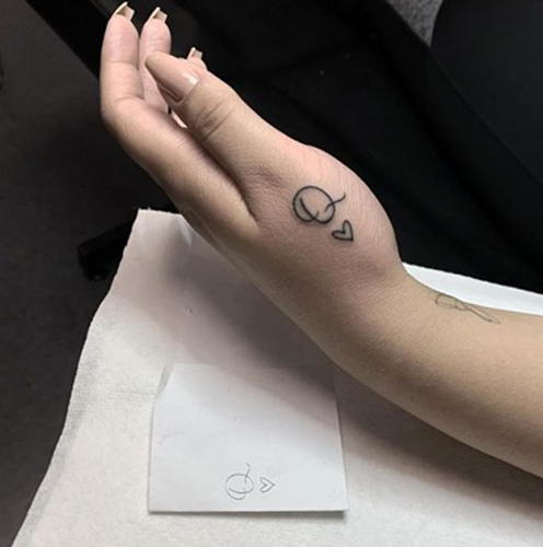 Stílusos Letter Q Tattoo Designs
