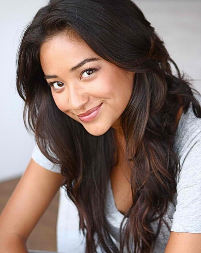 Shay Mitchell Uden Makeup 14