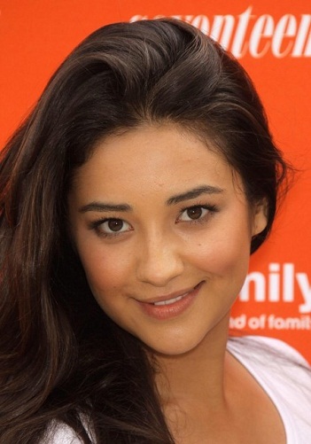 Shay Mitchell Uden Makeup 15