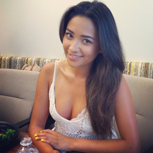 Shay Mitchell uden makeup 4