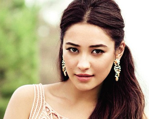 Shay Mitchell Uden Makeup 7