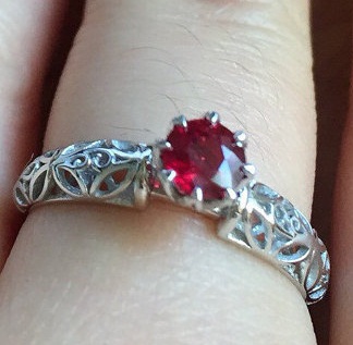 Természetes vörös rubin jegygyűrű