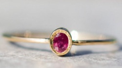 Egyedülálló arany rubin gyűrű
