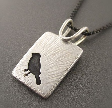 Simple Sparrow Inscribed Pendel i sølv