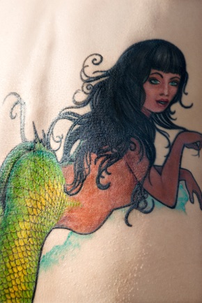Super detaljeret tatovering af havfruen