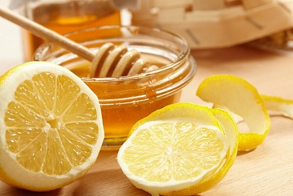 Citronsaft og honning til glødende hud