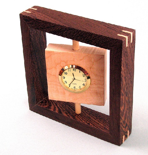 Kis fából készült óra kialakítás