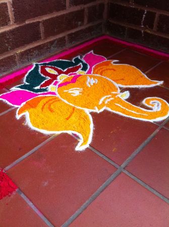 Rangoli med mørkere nuancer