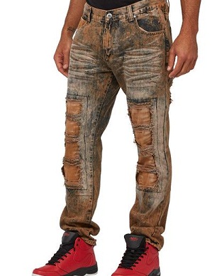 Rippede og reparerede mænds vintage jeans