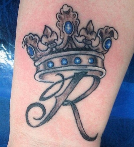Krone med indledende tatoveringsdesign