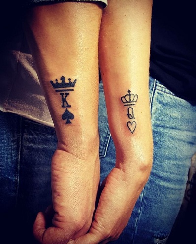 Az ásó királyának tetoválásai