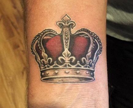 Király korona tetoválás tervezés