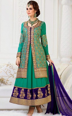 Kort skjorte over etnisk Salwar Kameez