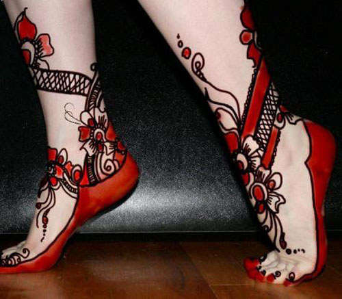Rødfarvet fod Mehendi -designs