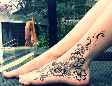 Egyszerű Mehndi Designs for Feet